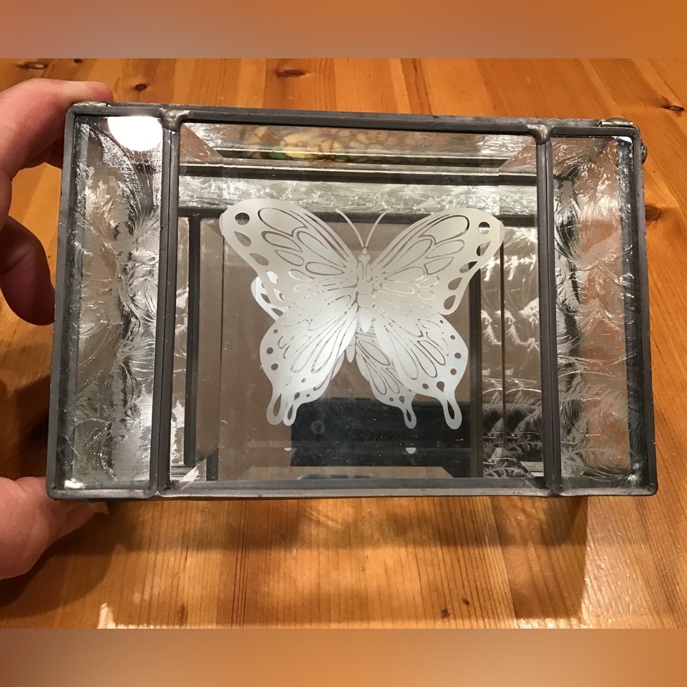 VINTAGE BEVELED GLASS BUTTERFLY JEWELRY TRINKET TREASURE BOX MIRRORED - Picture 2 of 14